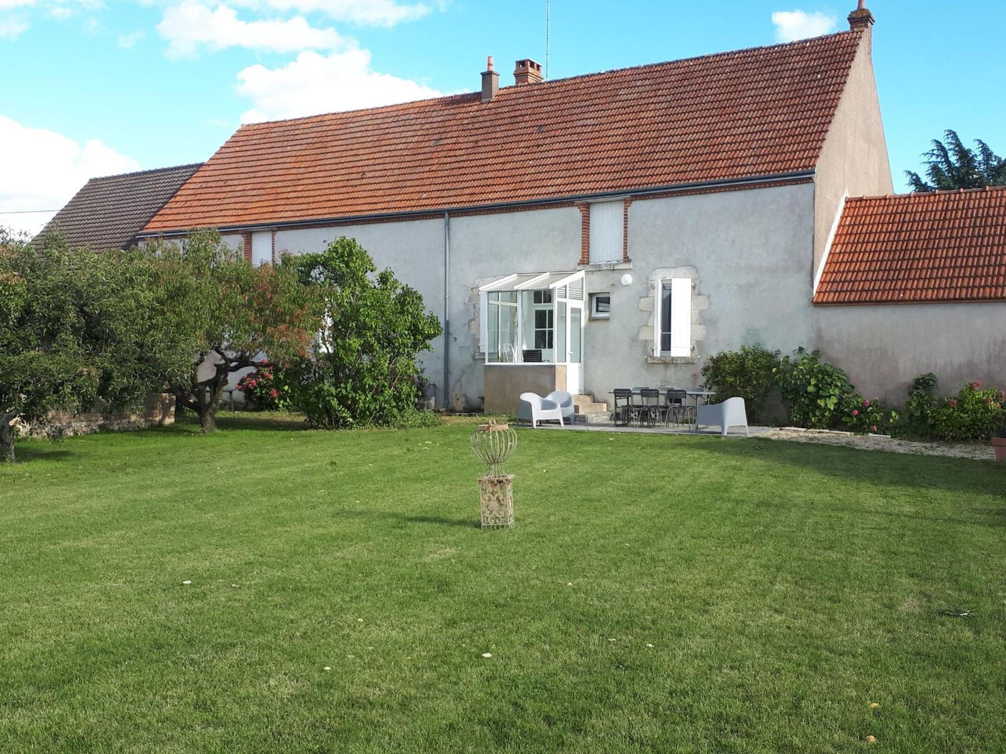 Gite Champetre A Mareau-Aux-Pres: Terrasse, Jardin, Et Confort Pour 6 Personnes - Fr-1-590-140 Exterior photo